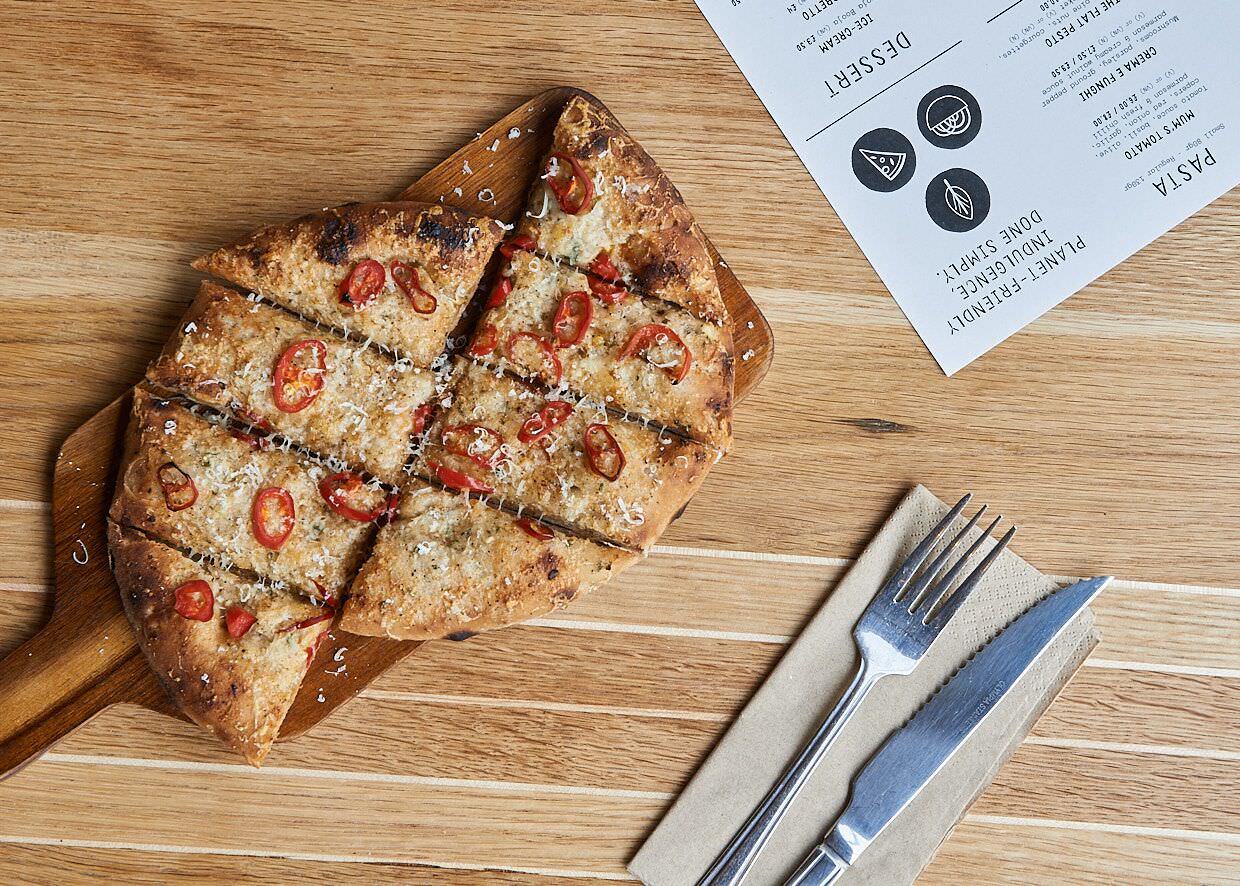 photograph of a flatbread dish from The Flat restaurant, Exeter by Spencer Cobby 